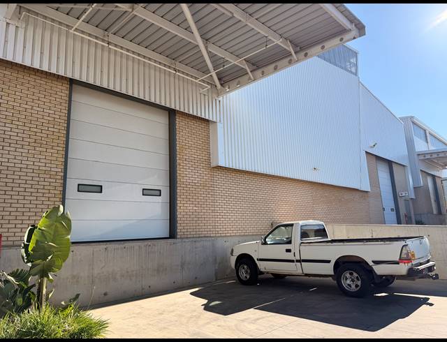 1,765M² WAREHOUSE TO LET IN AIRPORT PARK
